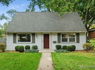 914 Brown Ave, Evanston, IL 60202