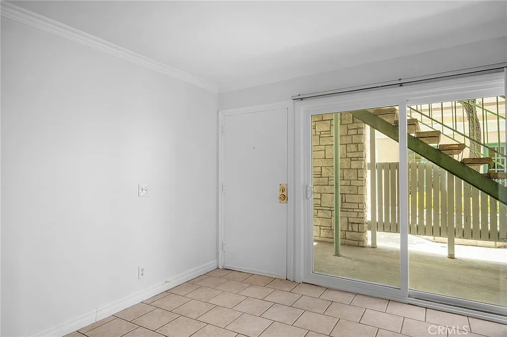 121 Sinclair Ave — Photo 4