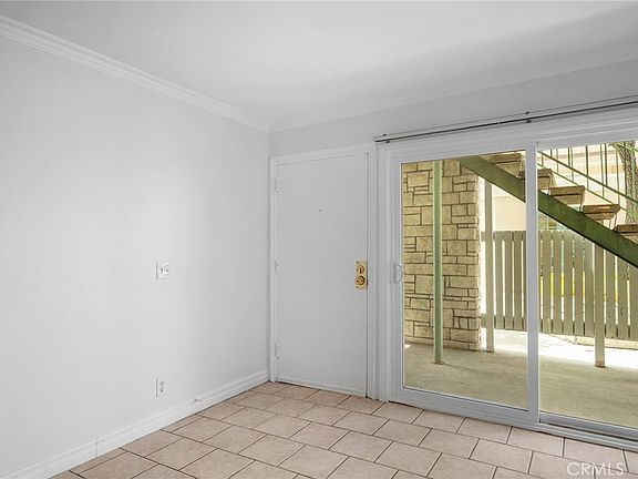 4th image of 121 Sinclair Ave Unit 107