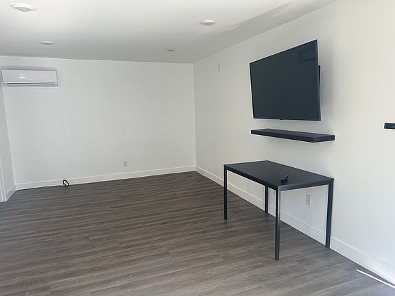 5th image of 1527 Granville Ave #2