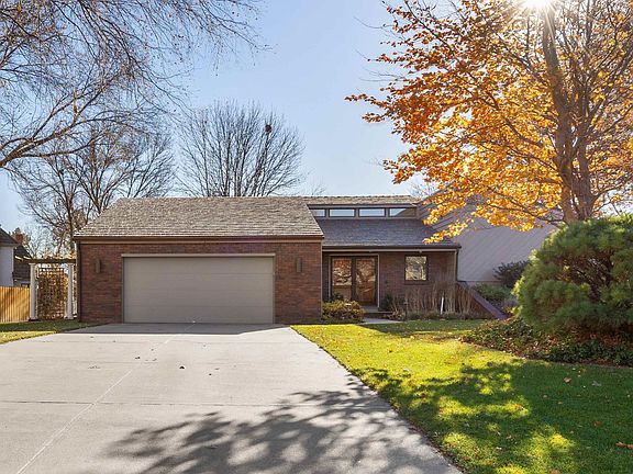 4th image of 16587 Nina Cir