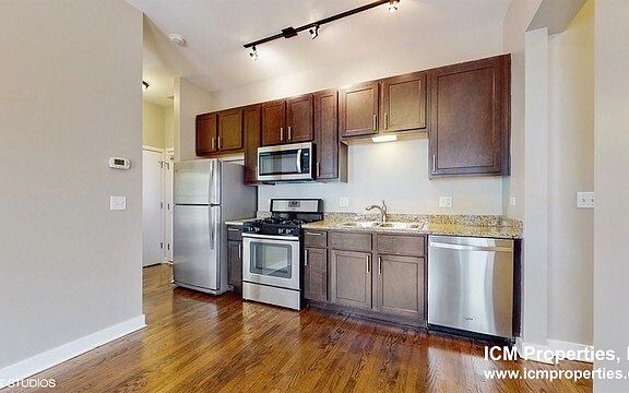 2nd image of 1916 N Lincoln Ave APT 302