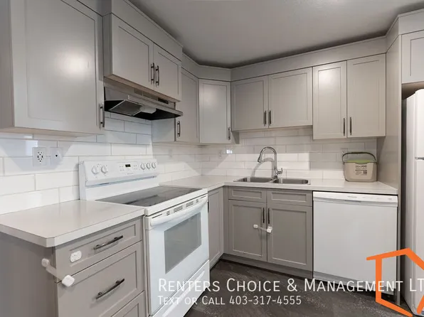 51 Kensington Rd W #2, Lethbridge, AB T1J 5N5