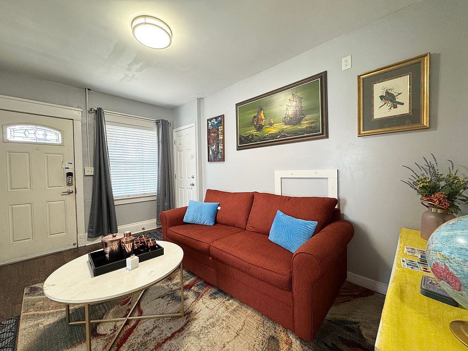 1st image of 512 W 39th Ter APT 1