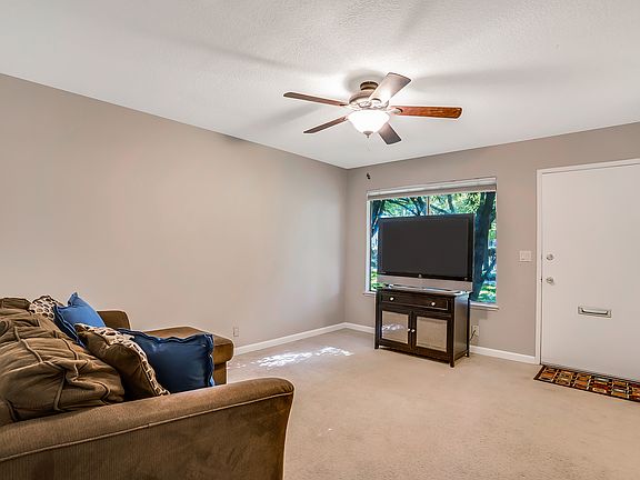 3rd image of 1592 Ivycreek Cir