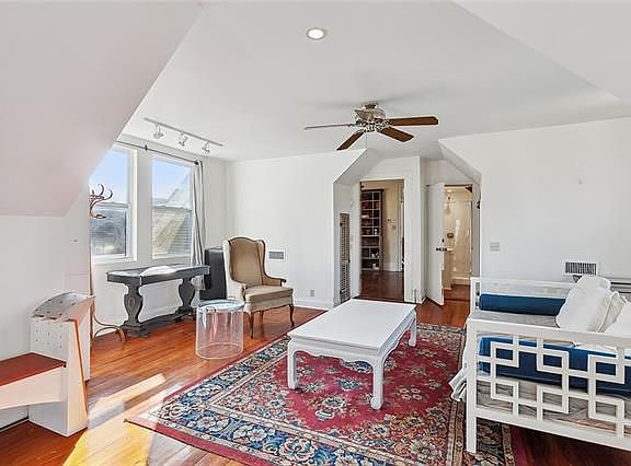 5th image of 590 Walnut St Unit 3