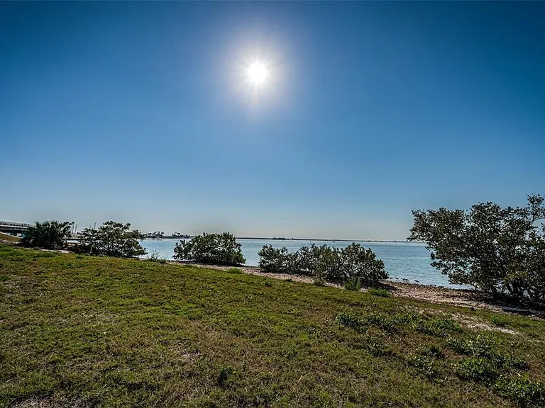 2 Causeway Blvd #208 — Photo 3