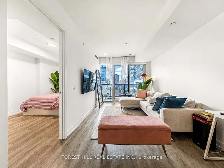 771 Yonge St W #601 — Photo 19