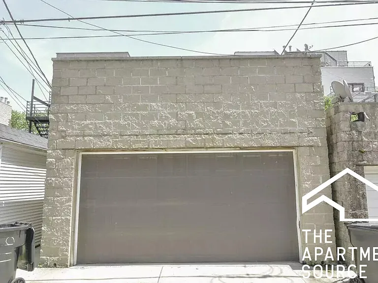 906 N Wood St #1 — Photo 5
