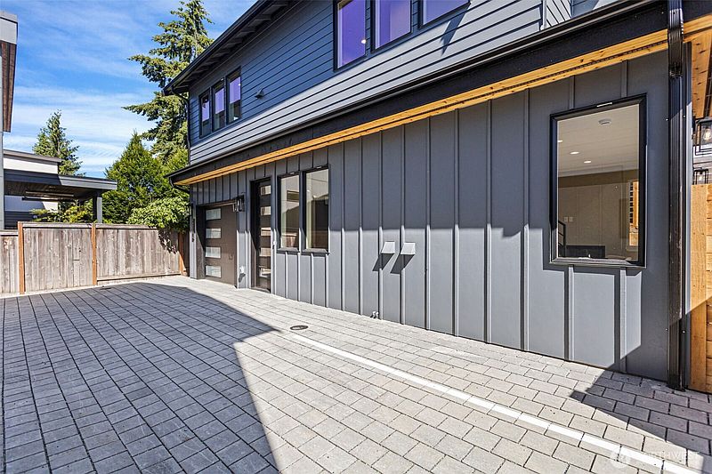 4th image of 4114 NE 60th Street