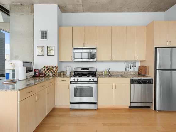 5th image of 235 W Van Buren St Unit 2212