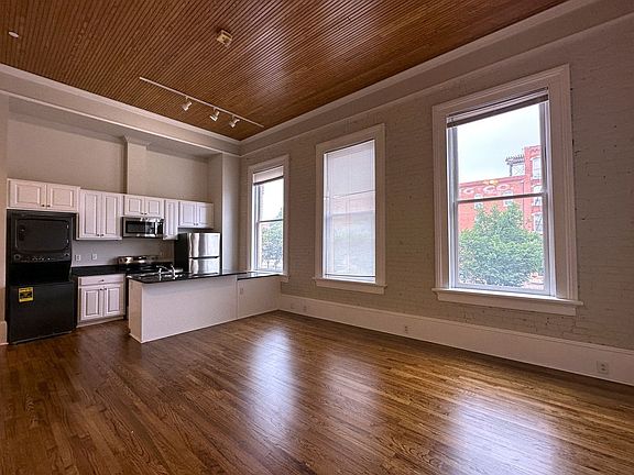 5th image of 482 Poplar St #201