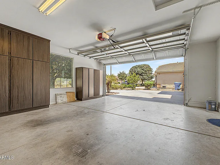 2531 E Eleana Ln — Photo 44