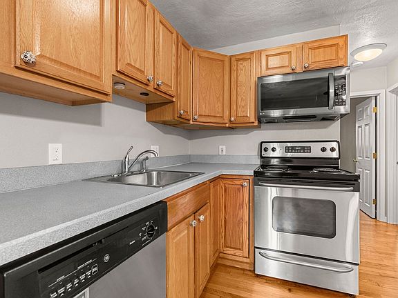 5th image of 16 Cleveland Pl APT 8