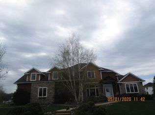 1880 Creekside Dr NE, Owatonna, MN 55060