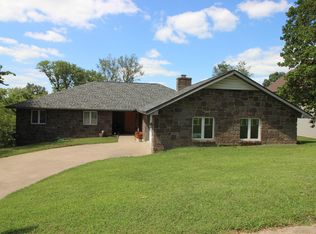 1024 W Hill St, Neosho, MO 64850