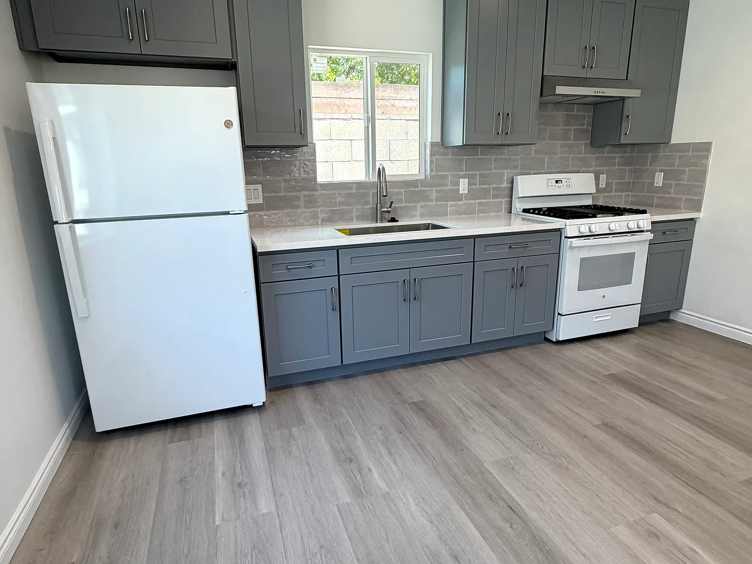 2 bed, 800 sqft, $3,250 — Photo 2