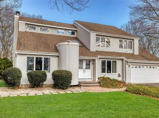 7 Northumberland Dr, Shoreham, NY