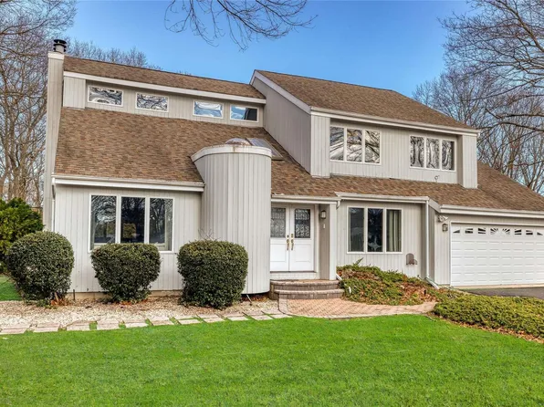 7 Northumberland Drive, Shoreham, NY 11786