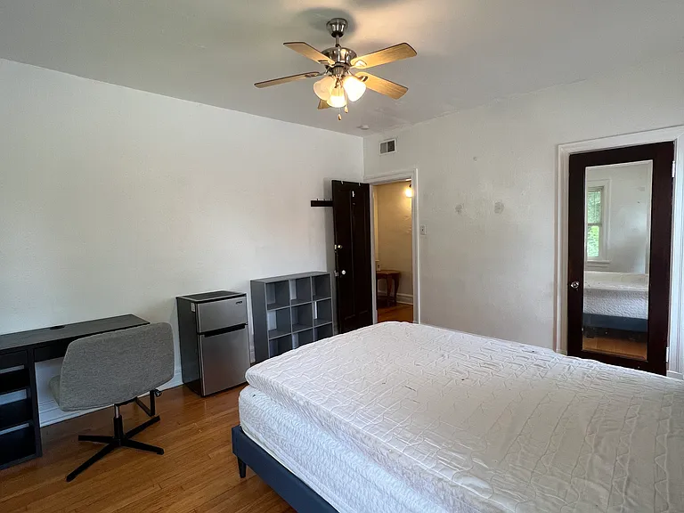7100 Forsyth Blvd #B — Photo 8