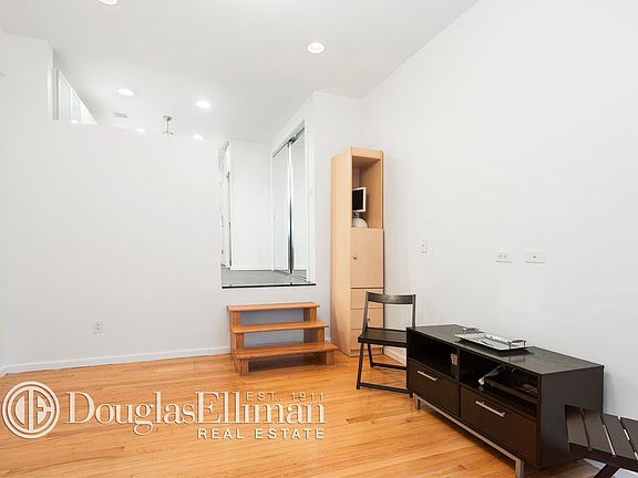 4th image of 211 Thompson St APT 2B