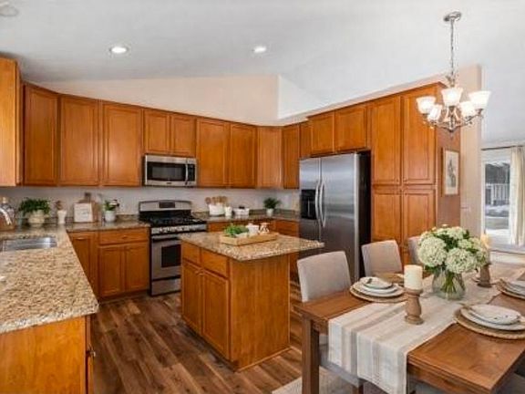 3rd image of 12719 Huntington Ave S