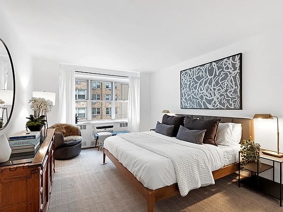 4th image of 150 E 77th St APT 6F
