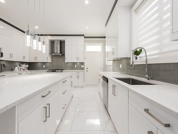 5th image of 1135 Yorston Ct