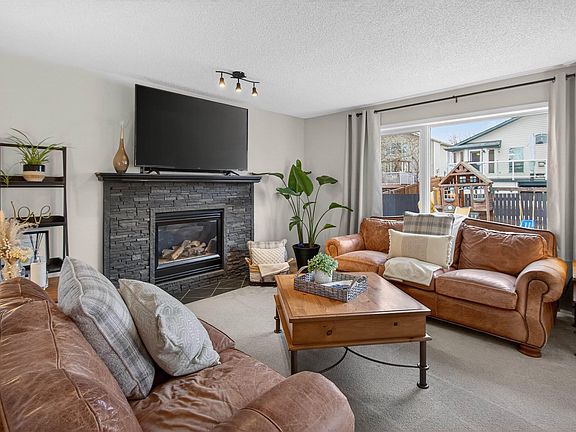 5th image of 352 Meadowview Ter