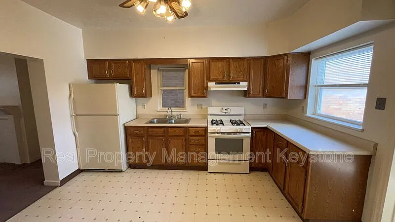 272 Lelia St — Photo 2