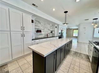 8645 Robinson Ridge Dr, Las Vegas, NV 89117