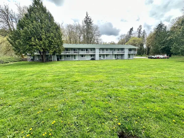 Riverside Manor