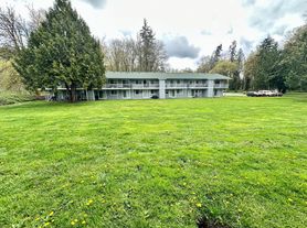 Riverside Manor