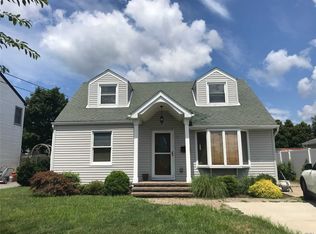 34 Virginia Ave, Plainview, NY 11803