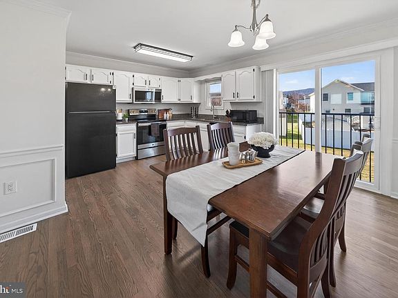 5th image of 7 Westview Ct