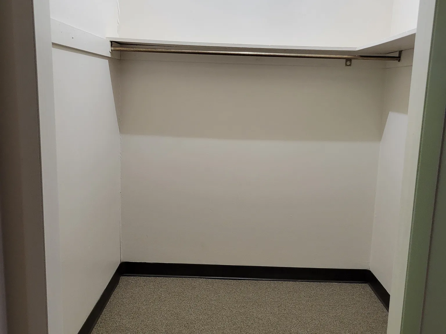 1 bed, $910 — Photo 4