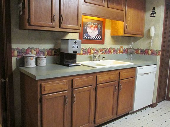 4th image of 2726 Pheasant Ct W