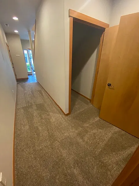3 bed, 3.5 bath, 2155 sqft, $2,200 — Photo 2