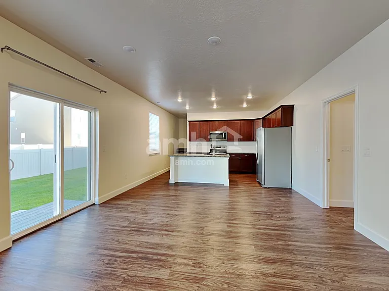 2293 E Frontier St — Photo 5