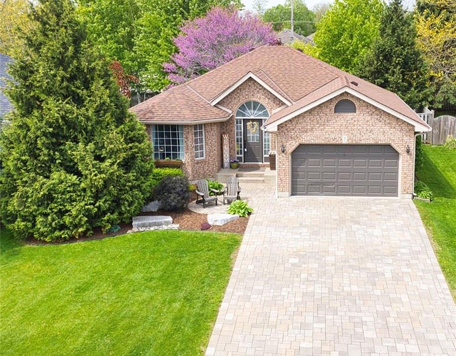1st image of 7 Spruce Grove Ct