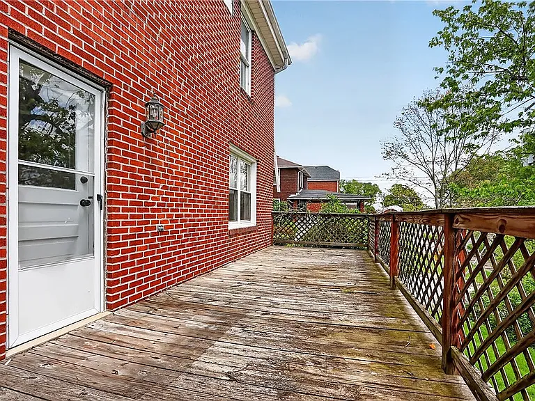512 Marion Ave — Photo 16