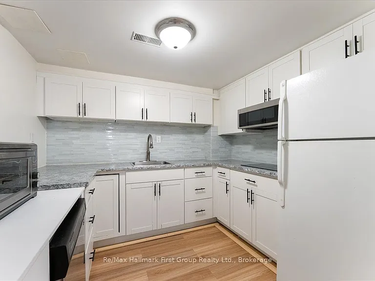 121 Ribblesdale Dr — Photo 9