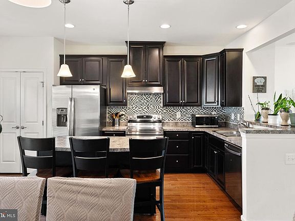 5th image of 158 Norwood Dr