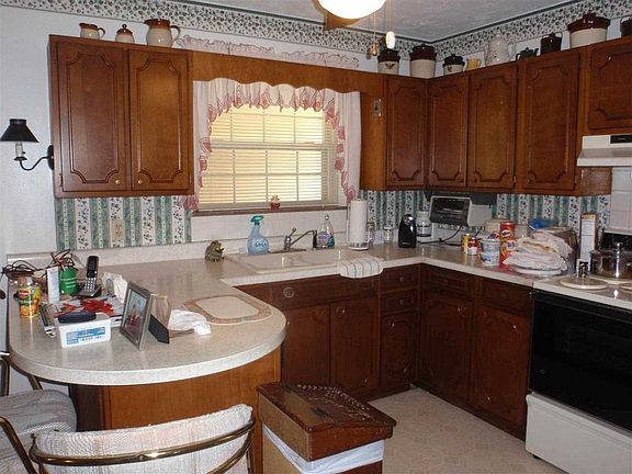 2nd image of 1806 Hugh Dr
