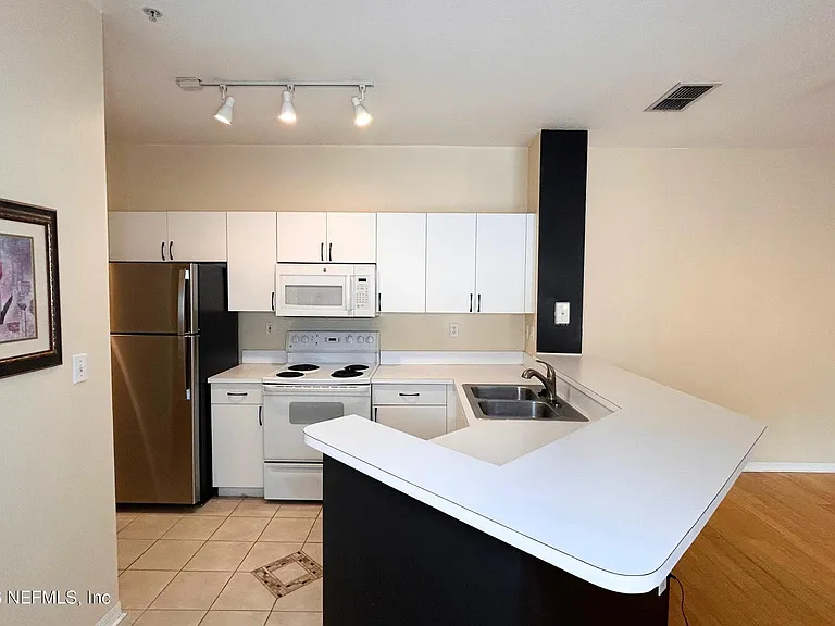 610 Fairway Dr #207 — Photo 20