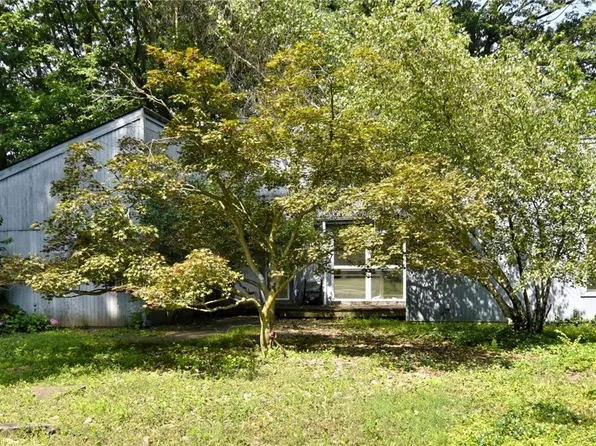 1992 Temblethurst Rd, Cleveland, OH 44121