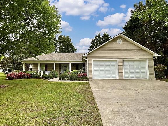 3rd image of 12 Lance Ln