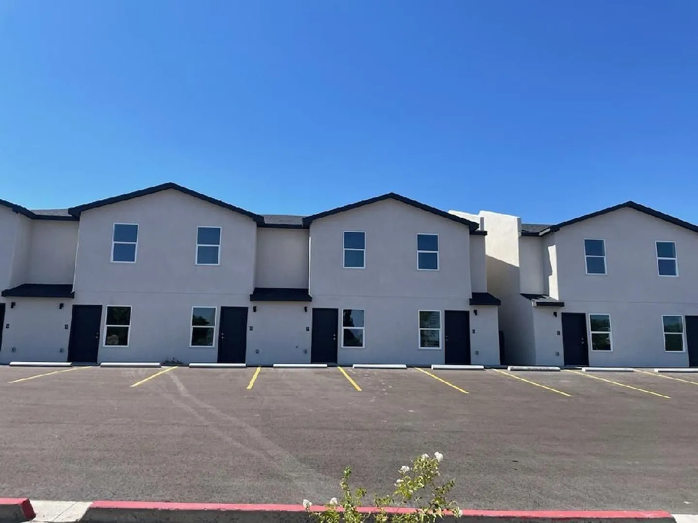 Wyoming Complex — Photo 1