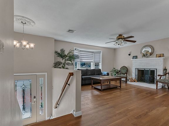 3rd image of 8 Park Cir