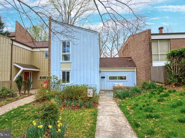 11532 Links Dr, Reston, VA 20190